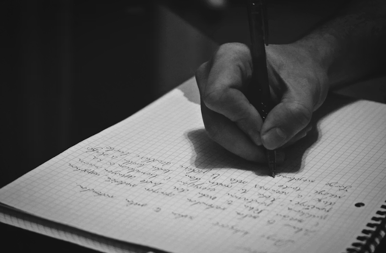 Cómo se escribe bochorno o vochorno