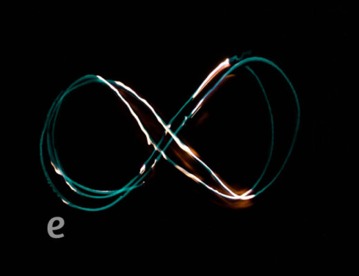 e elevado a infinito